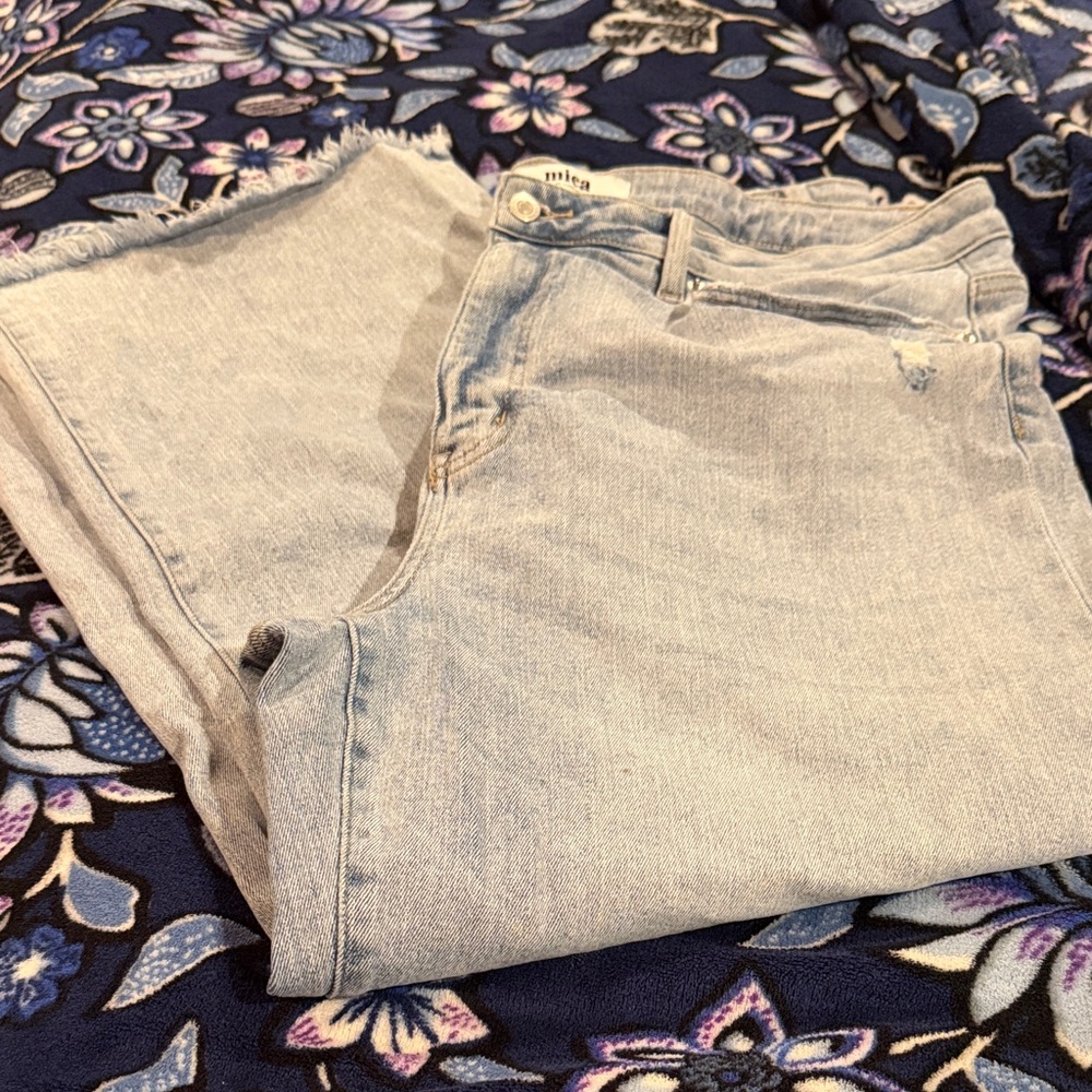 Mica Pop Rock and Crop it..wide legged, cropped jeans in reg/curvy fit.